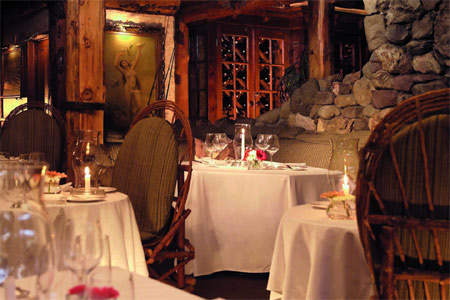 Celebrate Your Anniversary at Vegas' Most Romantic Restaurants